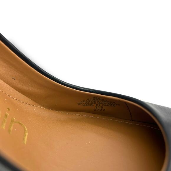 NEW Calvin Klein Pointed Toe Pumps Size 9 High Stiletto Heels Black Leather FLAW - Picture 5 of 13